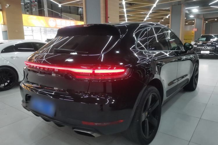 Used Porsche Macan 2018 Macan 2.0T Rear Right 45 Deg
