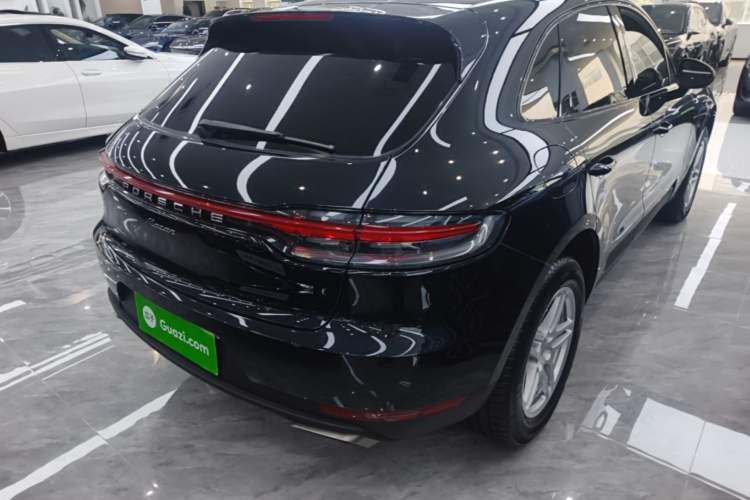 Used Porsche Macan 2018 Macan 2.0T Rear Right 45 Deg