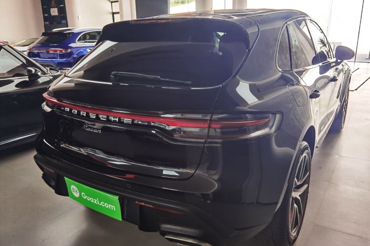 Used Porsche Macan 2018 Macan 2.0T Rear Right 45 Deg