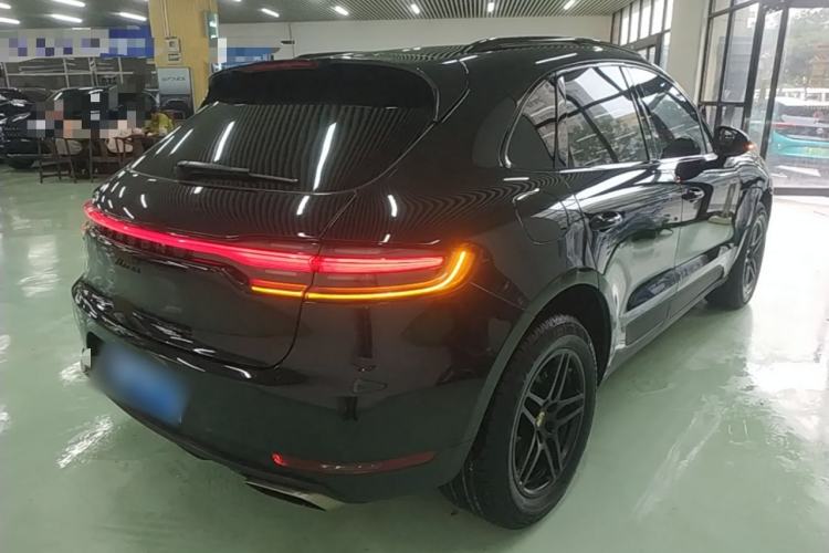 Used Porsche Macan 2018 Macan 2.0T Rear Right 45 Deg