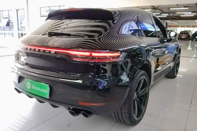 Used Porsche Macan 2018 Macan 2.0T Rear Right 45 Deg