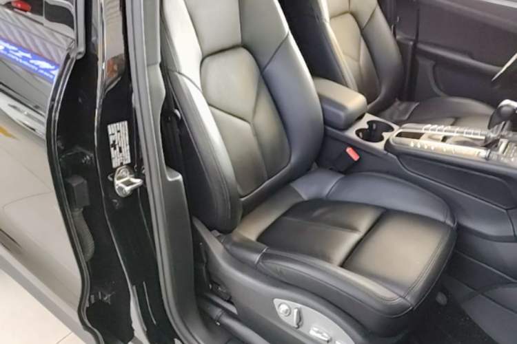 Used Porsche Macan 2018 Macan 2.0T Right Front Seat