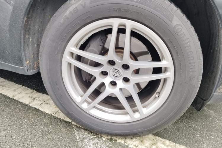 Used Porsche Macan 2018 Macan 2.0T Right Front Wheel Hub