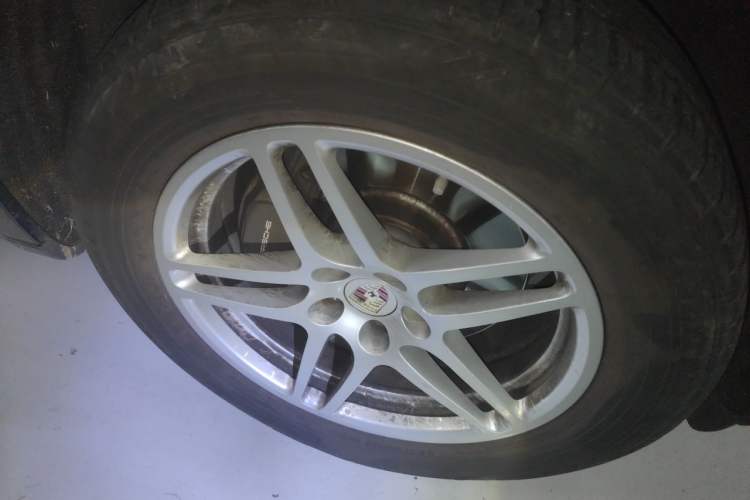 Used Porsche Macan 2018 Macan 2.0T Right Front Wheel Hub