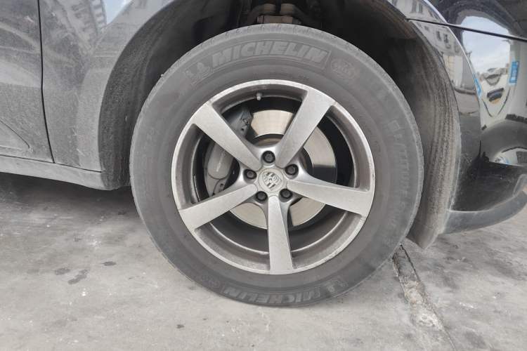 Used Porsche Macan 2018 Macan 2.0T Right Front Wheel Hub