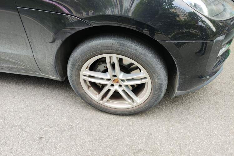 Used Porsche Macan 2018 Macan S 3.0T Right Front Wheel Hub