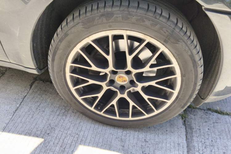 Used Porsche Macan 2018 Macan 2.0T Right Front Wheel Hub