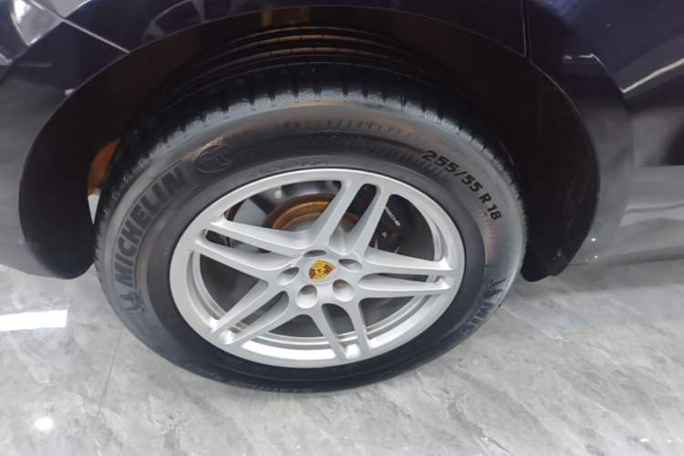 Used Porsche Macan 2018 Macan 2.0T Right Rear Wheel Hub