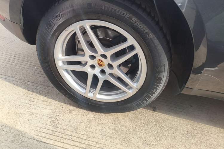Used Porsche Macan 2018 Macan 2.0T Right Rear Wheel Hub