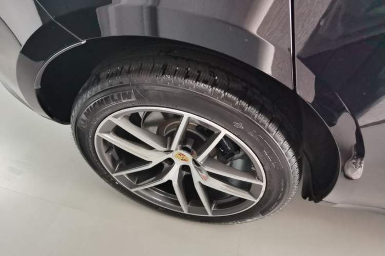 Used Porsche Macan 2018 Macan 2.0T Right Rear Wheel Hub