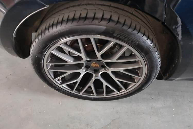 Used Porsche Macan 2018 Macan S 3.0T Right Rear Wheel Hub