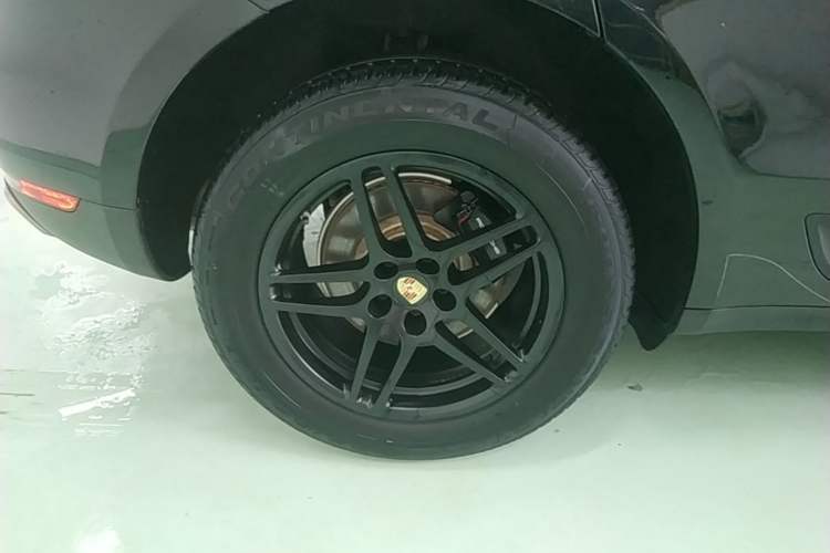 Used Porsche Macan 2018 Macan 2.0T Right Rear Wheel Hub