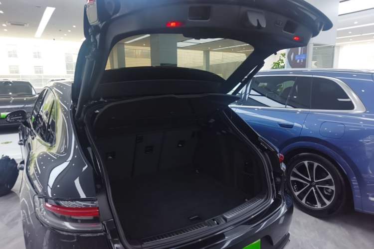 Used Porsche Macan 2018 Macan 2.0T Trunk