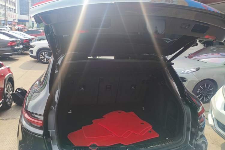 Used Porsche Macan 2018 Macan 2.0T Trunk