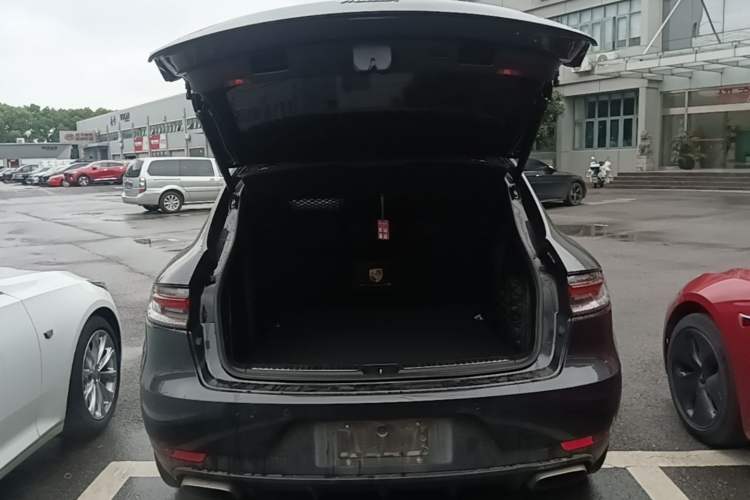 Used Porsche Macan 2018 Macan 2.0T Trunk