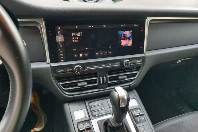 Used Porsche Macan 2018 Macan 2.0T Audio And AC Panel