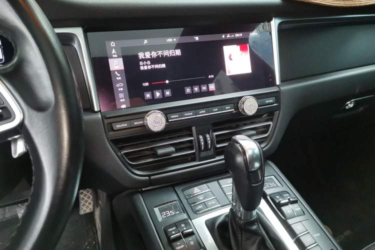 Used Porsche Macan 2018 Macan 2.0T Audio And AC Panel