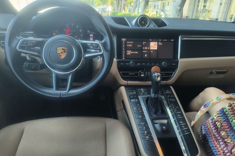 Used Porsche Macan 2018 Macan 2.0T Center Console