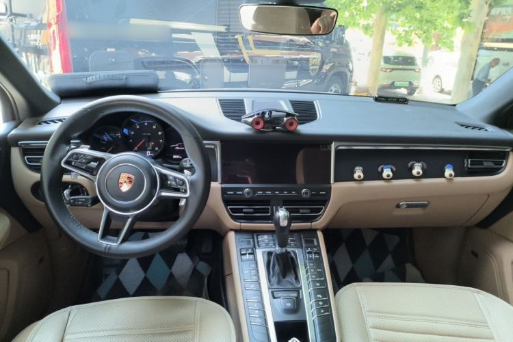 Used Porsche Macan 2018 Macan 2.0T Center Console