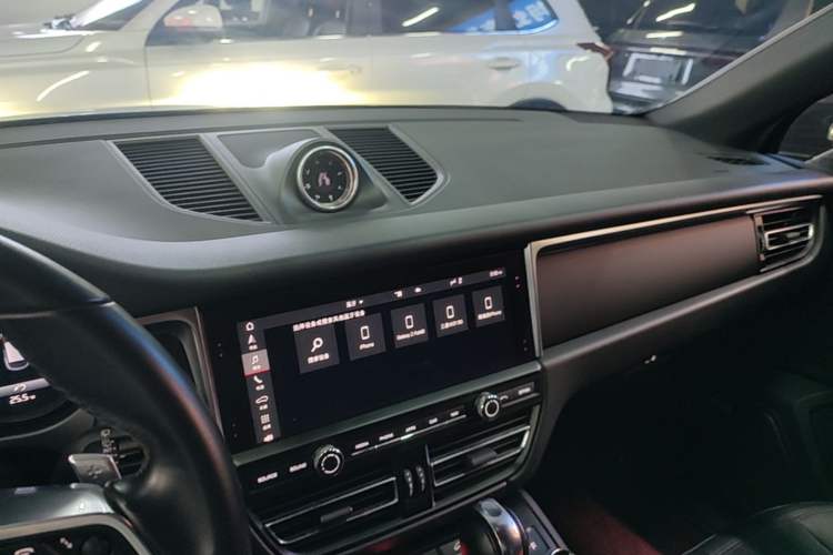 Used Porsche Macan 2018 Macan 2.0T Center Console