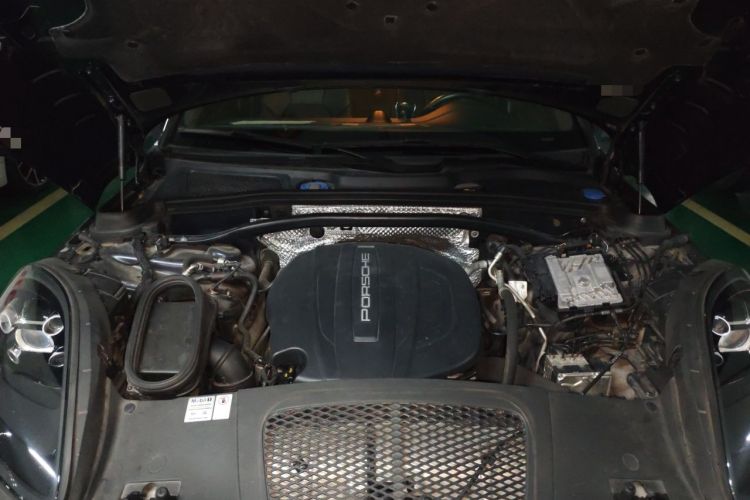 Used Porsche Macan 2018 Macan 2.0T Engine Bay