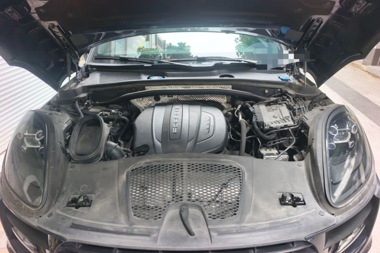 Used Porsche Macan 2018 Macan 2.0T Engine Bay