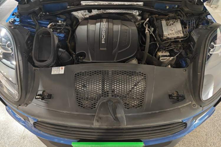 Used Porsche Macan 2018 Macan 2.0T Engine Bay