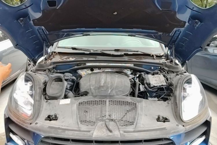 Used Porsche Macan 2018 Macan 2.0T Engine Bay