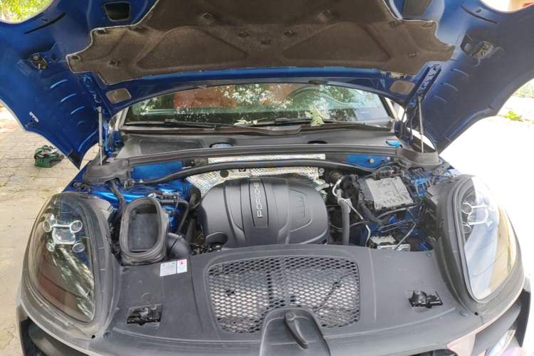Used Porsche Macan 2018 Macan 2.0T Engine Bay