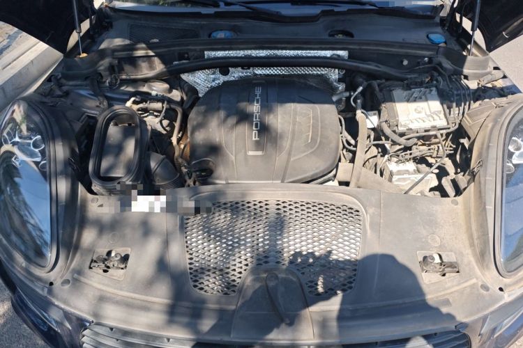 Used Porsche Macan 2018 Macan 2.0T Engine Bay