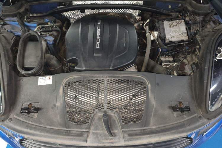 Used Porsche Macan 2018 Macan 2.0T Engine Bay