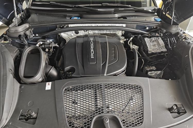 Used Porsche Macan 2018 Macan 2.0T Engine Bay