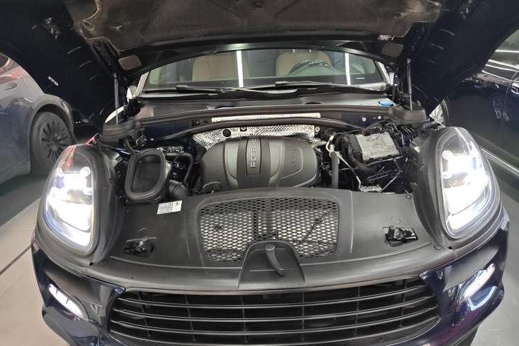 Used Porsche Macan 2018 Macan 2.0T Engine Bay