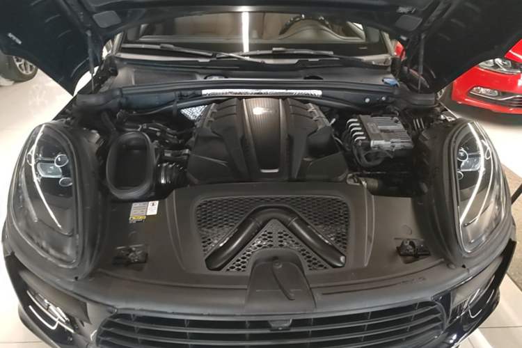 Used Porsche Macan 2018 Macan S 3.0T Engine Bay