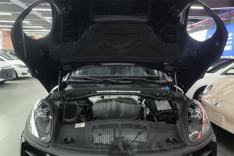 Used Porsche Macan 2018 Macan 2.0T Engine Bay
