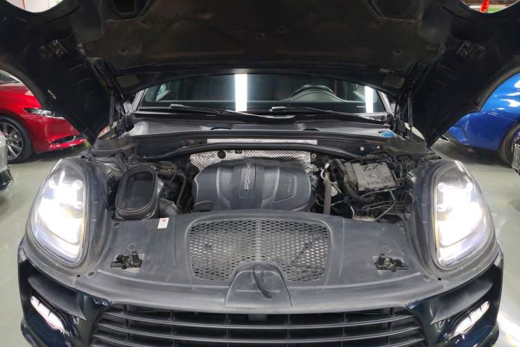 Used Porsche Macan 2018 Macan 2.0T Engine Bay