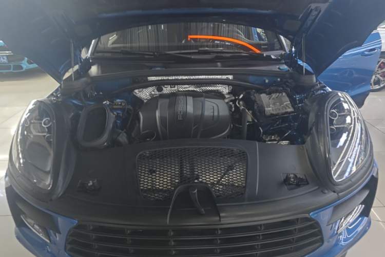 Used Porsche Macan 2018 Macan 2.0T Engine Bay