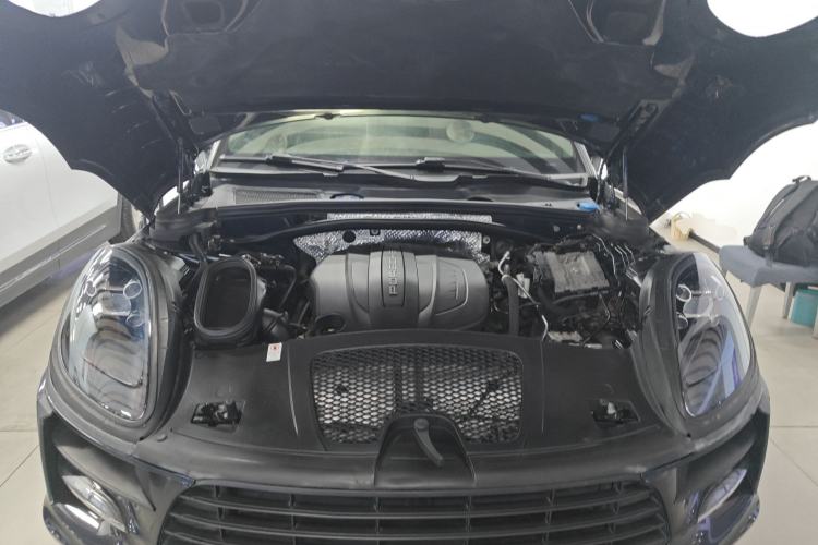 Used Porsche Macan 2018 Macan 2.0T Engine Bay