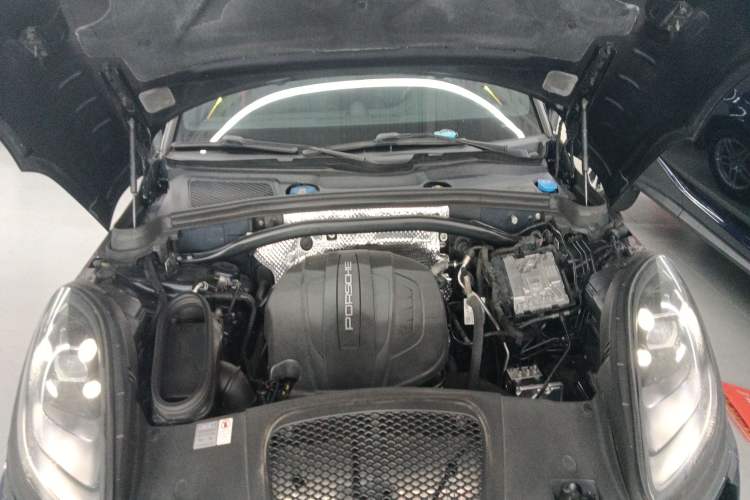 Used Porsche Macan 2018 Macan 2.0T Engine Bay
