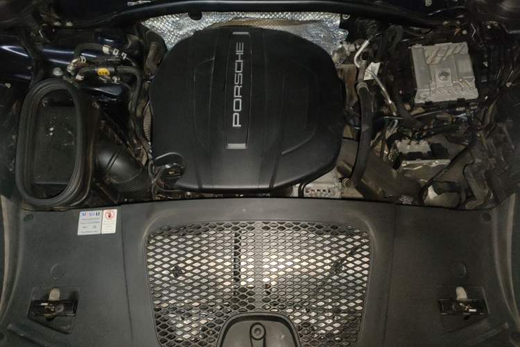 Used Porsche Macan 2018 Macan 2.0T Engine Bay