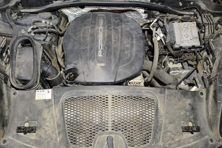 Used Porsche Macan 2018 Macan 2.0T Engine Bay