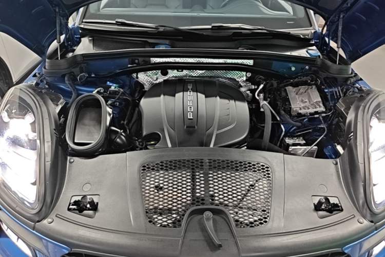 Used Porsche Macan 2018 Macan 2.0T Engine Bay