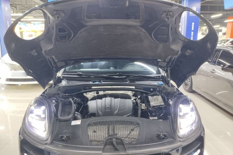 Used Porsche Macan 2018 Macan 2.0T Engine Bay