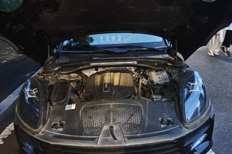 Used Porsche Macan 2018 Macan 2.0T Engine Bay