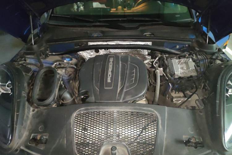 Used Porsche Macan 2018 Macan 2.0T Engine Bay