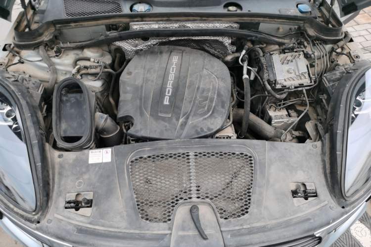 Used Porsche Macan 2018 Macan 2.0T Engine Bay