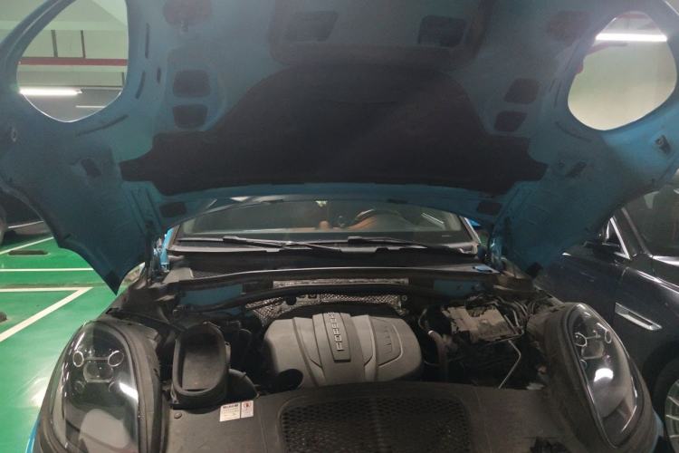 Used Porsche Macan 2018 Macan 2.0T Engine Bay
