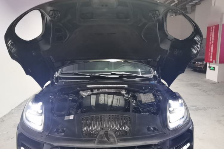 Used Porsche Macan 2018 Macan 2.0T Engine Bay