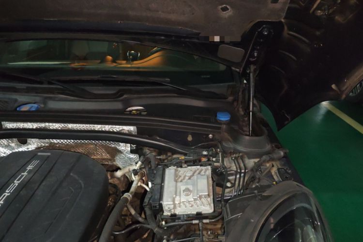 Used Porsche Macan 2018 Macan 2.0T Engine Bay Left