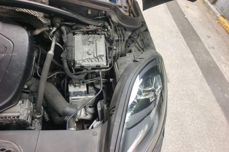 Used Porsche Macan 2018 Macan 2.0T Engine Bay Left